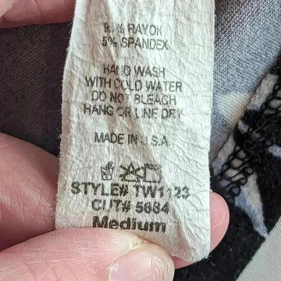 Pomelo Women's Medium Black Floral Tie Knot Fake Button VNeck Blouse Short Sleev - Picture 9 of 12